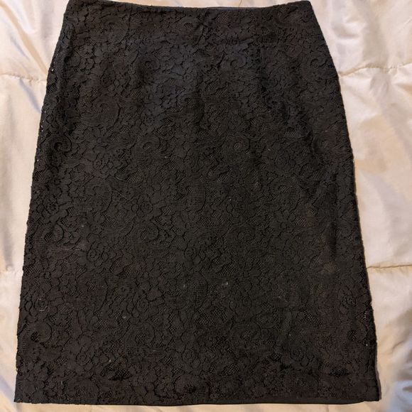 Banana Republic Dresses & Skirts - Banana Republic Lace Skirt